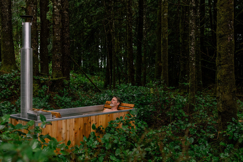 Press kit | 6456-01 - Press release | Wood-Fired Bathing is Making a Comeback - GOODLAND - Lifestyle -  GOODLAND - Authentic bathing with a Wood Burning Hot Tub  - Photo credit: Hideaway Creative for GOODLAND 2022