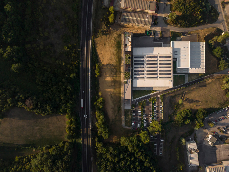 Dossier de presse | 2613-04 - Communiqué de presse | #rethinking the Industrial Architecture: A Sustainable Approach with Human Being and Landscape at its Core - GEZA Architettura - Architecture industrielle - <p class="">Furla Progetto Italia, Tavarnelle Val di Pesa (FI), 2021.<br>Headquarters and Production Complex immersed in the Chianti landscape. The whole project is conceived in a tight and unavoidable relationship with the surrounding, the morphology constraints, the sustainable company’s goals and the natural features. </p> - Crédit photo : <p class="">Fernando Guerra | FG+SG fotografia de arquitectura</p>