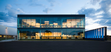 Dossier de presse | 916-01 - Communiqué de presse | Pfizer Canada inc. siège social - Menkès Shooner Dagenais LeTourneux Architectes - Architecture commerciale - Crédit photo : Stéphane Groleau 