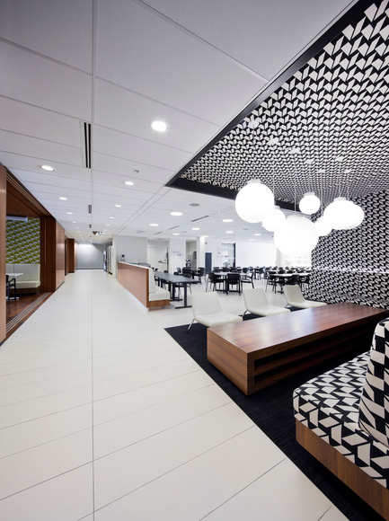 Dossier de presse | 916-01 - Communiqué de presse | Pfizer Canada inc. siège social - Menkès Shooner Dagenais LeTourneux Architectes - Architecture commerciale - Crédit photo : Stéphane Groleau 