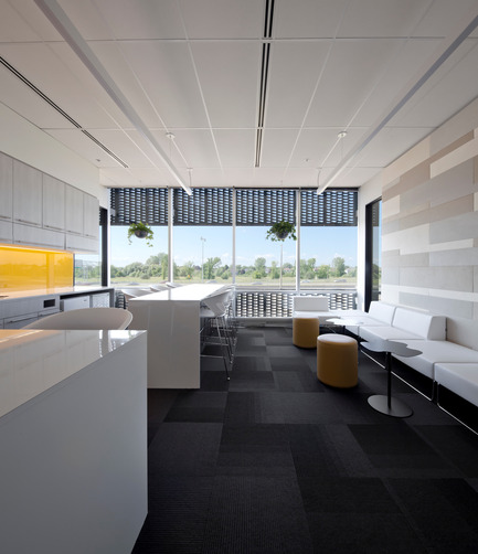 Dossier de presse | 916-01 - Communiqué de presse | Pfizer Canada inc. siège social - Menkès Shooner Dagenais LeTourneux Architectes - Architecture commerciale - Crédit photo : Stéphane Groleau 