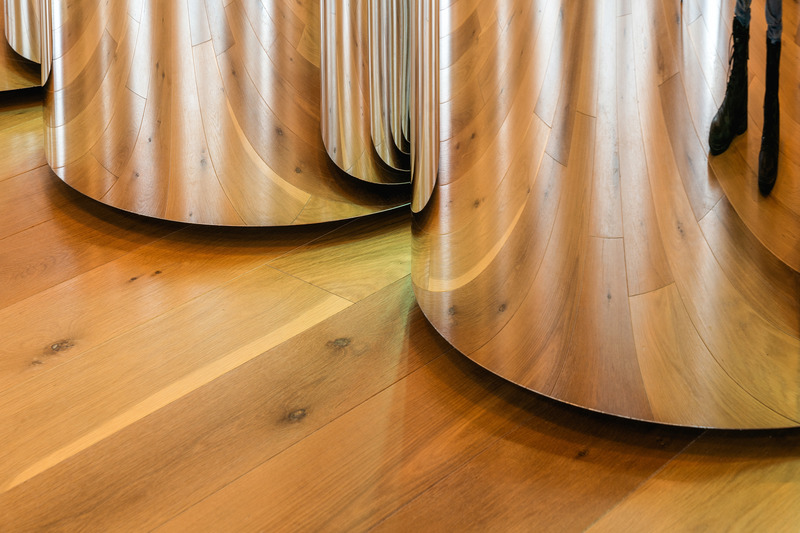Dossier de presse | 2626-01 - Communiqué de presse | Club Cossette - LAAB Collective & Signature Design Communication - Design d’intérieur commercial -  Vue rapprochée du détail de plancher - Crédit photo : Raphael Thibodeau