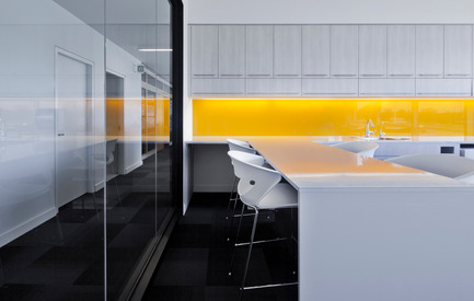 Dossier de presse | 916-01 - Communiqué de presse | Pfizer Canada inc. siège social - Menkès Shooner Dagenais LeTourneux Architectes - Architecture commerciale - Crédit photo : Stéphane Groleau 