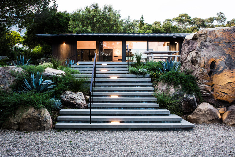 Dossier de presse | 6234-01 - Communiqué de presse | Quarry House Receives Popular Choice Vote in 2022 Architizer A+Awards - AB design studio - Architecture résidentielle - Front staircase at disk - Crédit photo : Jason Rick