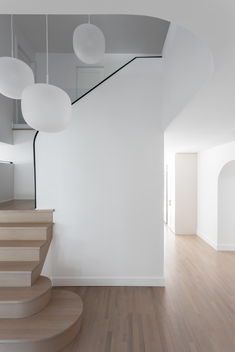Press kit | 3083-03 - Press release | House Rio: An Archway of Transitions - Imagine studio design - Residential Interior Design - Staircase - Photo credit: Studio CRBN