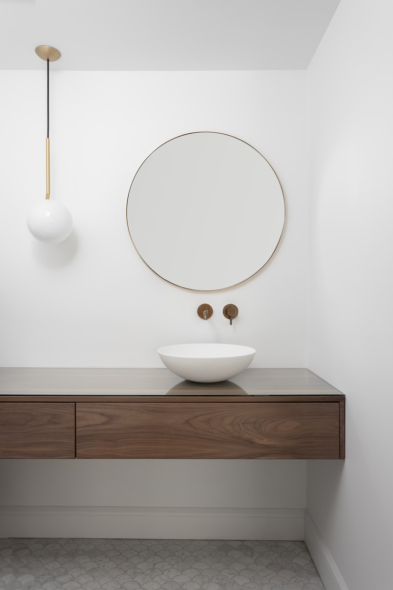 Press kit | 3083-03 - Press release | House Rio: An Archway of Transitions - Imagine studio design - Residential Interior Design - Powder room - Photo credit:  Studio CRBN 