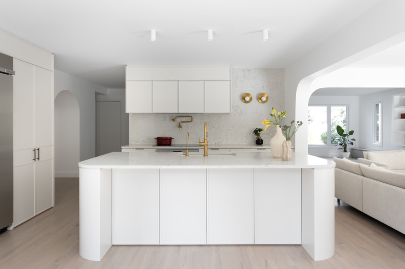 Press kit | 3083-03 - Press release | House Rio: An Archway of Transitions - Imagine studio design - Residential Interior Design - Kitchen - Photo credit: Studio CRBN