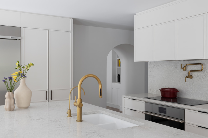 Press kit | 3083-03 - Press release | House Rio: An Archway of Transitions - Imagine studio design - Residential Interior Design - Kitchen - Photo credit: Studio CRBN