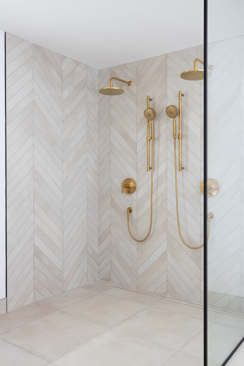 Press kit | 3083-03 - Press release | House Rio: An Archway of Transitions - Imagine studio design - Residential Interior Design - Master bathroom - Photo credit: Studio CRBN