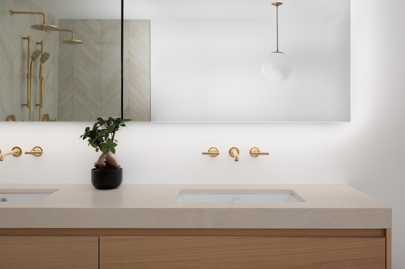 Press kit | 3083-03 - Press release | House Rio: An Archway of Transitions - Imagine studio design - Residential Interior Design - Master bathroom - Photo credit: Studio CRBN