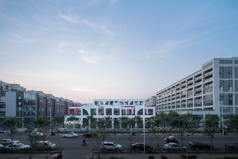 Press kit | 3565-12 - Press release | Qingdao Business Park - CLOU architects - Commercial Architecture - Photo credit: Wu Qingshan