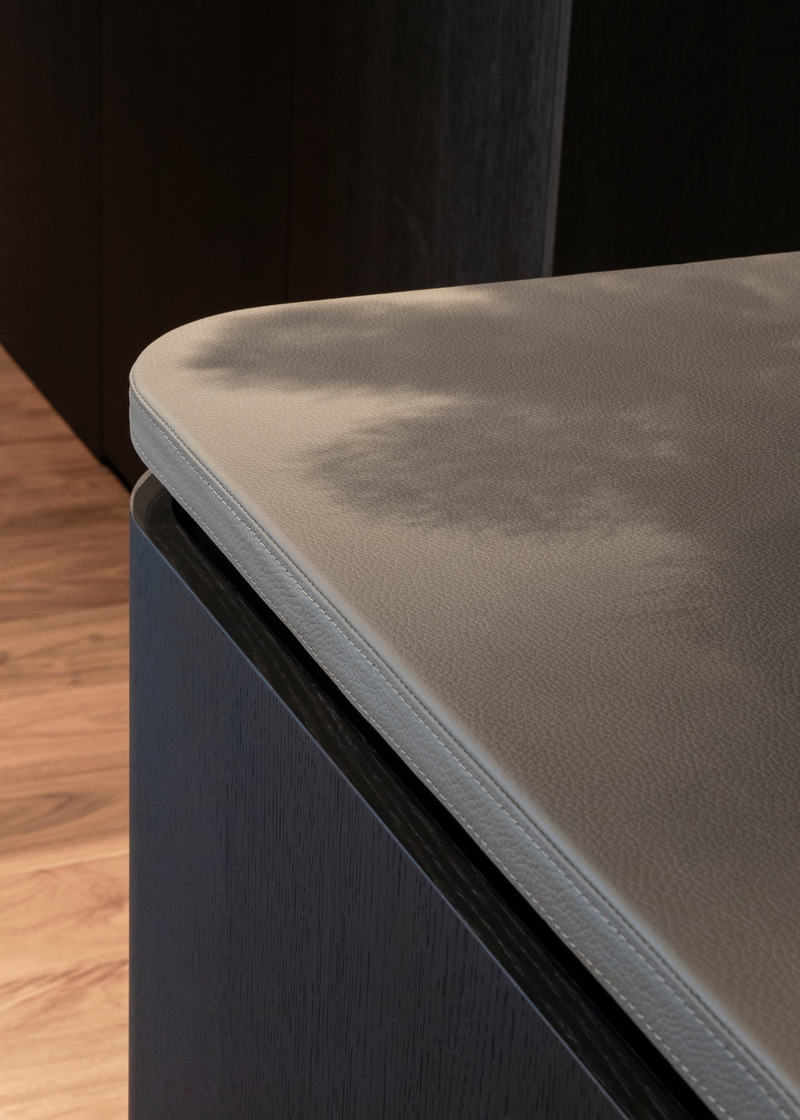 Dossier de presse | 5356-04 - Communiqué de presse | Penthouse O - destilat design studio - Design d’intérieur résidentiel - detail_dressingroom - Crédit photo : Jürgen Grünwald