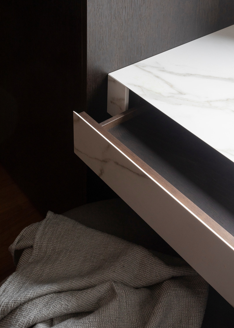 Dossier de presse | 5356-04 - Communiqué de presse | Penthouse O - destilat design studio - Design d’intérieur résidentiel - detail_dressingroom - Crédit photo : Jürgen Grünwald