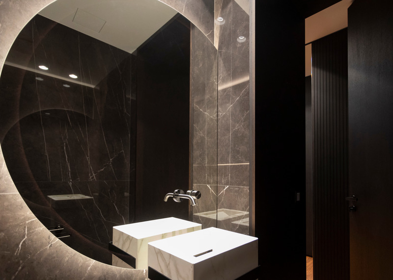 Dossier de presse | 5356-04 - Communiqué de presse | Penthouse O - destilat design studio - Design d’intérieur résidentiel - bathroom - Crédit photo : Jürgen Grünwald