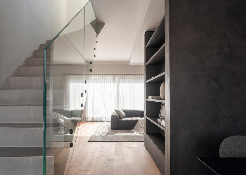 Dossier de presse | 5356-04 - Communiqué de presse | Penthouse O - destilat design studio - Design d’intérieur résidentiel - staircase up to the terrace - Crédit photo :  Jürgen Grünwald 