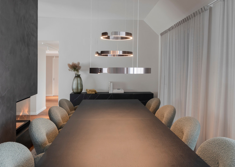 Dossier de presse | 5356-04 - Communiqué de presse | Penthouse O - destilat design studio - Design d’intérieur résidentiel - dining room - Crédit photo : Jürgen Grünwald