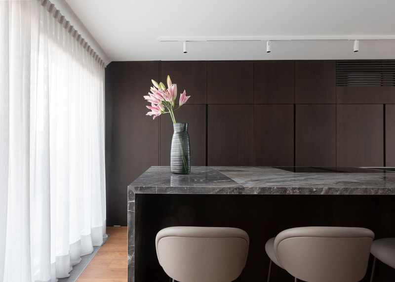 Dossier de presse | 5356-04 - Communiqué de presse | Penthouse O - destilat design studio - Design d’intérieur résidentiel - kitchen - Crédit photo : Jürgen Grünwald