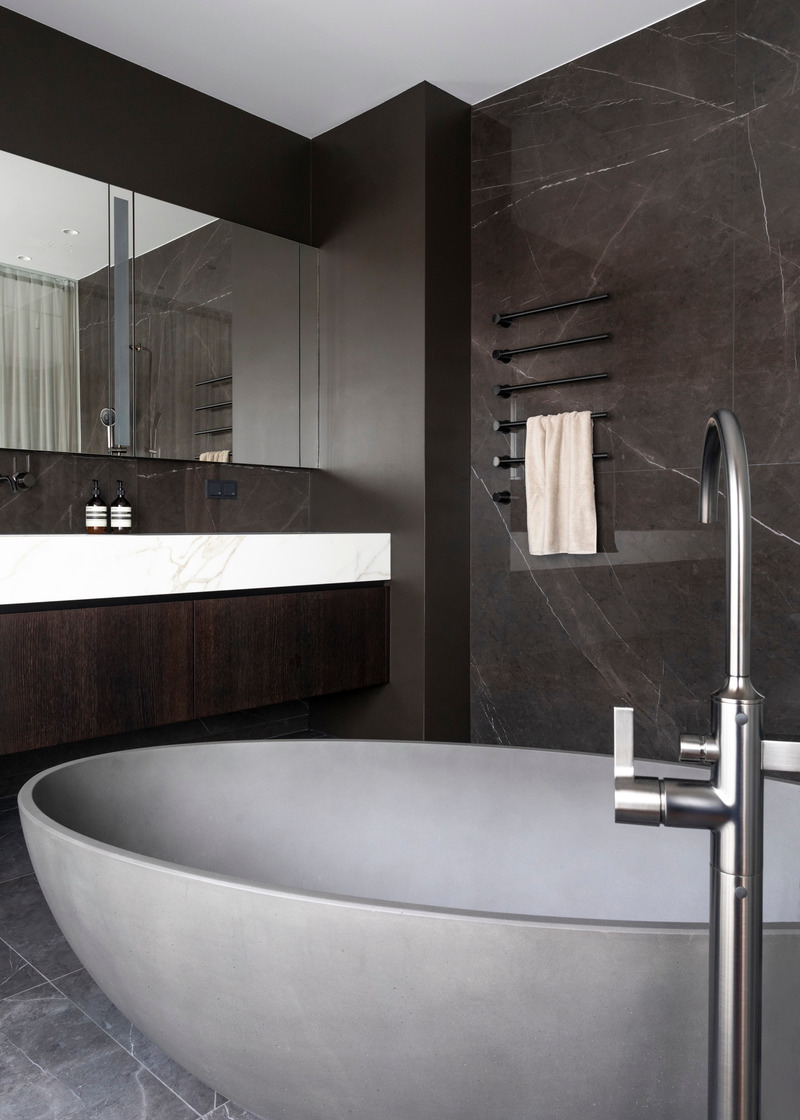 Dossier de presse | 5356-04 - Communiqué de presse | Penthouse O - destilat design studio - Design d’intérieur résidentiel - master bathroom - Crédit photo : Jürgen Grünwald