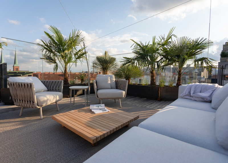 Dossier de presse | 5356-04 - Communiqué de presse | Penthouse O - destilat design studio - Design d’intérieur résidentiel - terrace_lounge - Crédit photo :  Jürgen Grünwald 