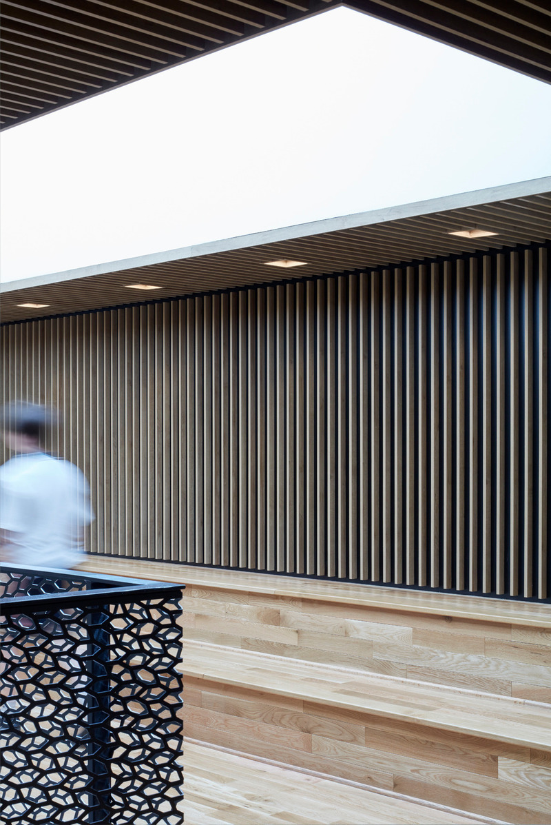 Press kit | 1057-12 - Press release | College St-Hilaire Expansion - KANVA - Institutional Architecture - Integrated bleacher generating a multifunctional space - Photo credit: James Brittain