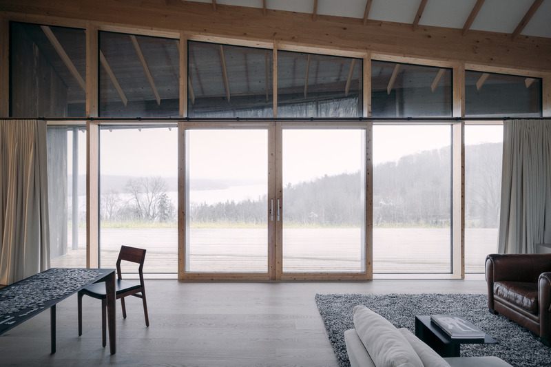 Press kit | 2603-02 - Press release | Virgin Vineyard House - LAMAS Architecture Ltd - Residential Architecture - View through living room to lake Massawippi - Photo credit:  Félix Michaud 