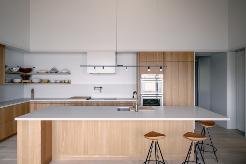 Press kit | 2603-02 - Press release | Virgin Vineyard House - LAMAS Architecture Ltd - Residential Architecture - View of kitchen island - Photo credit:  Félix Michaud 