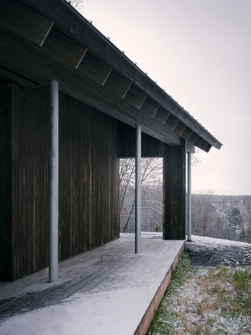 Press kit | 2603-02 - Press release | Virgin Vineyard House - LAMAS Architecture Ltd - Residential Architecture - View of south porch colonnade from south-west corner of the porch - Photo credit:  Félix Michaud 