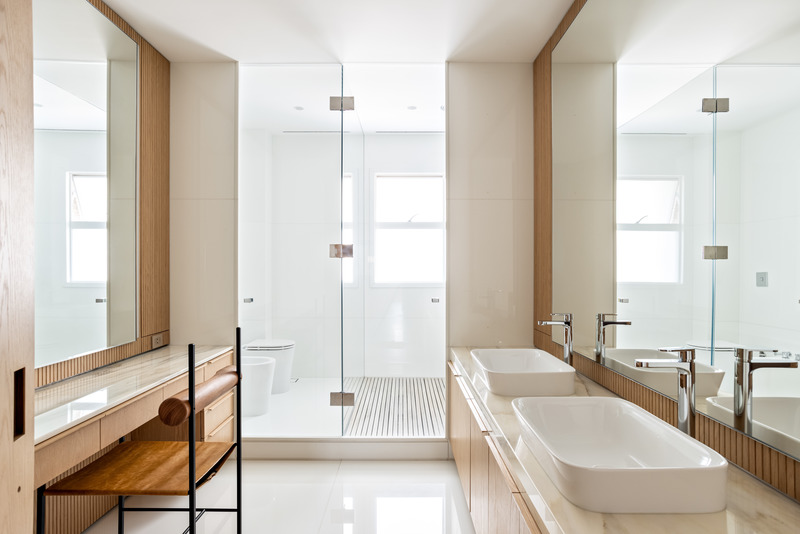 Dossier de presse | 3039-03 - Communiqué de presse | Gar Apartment - Coletivo Arquitetos - Design d’intérieur résidentiel - Master Bathroom  - Crédit photo : Fran Parente