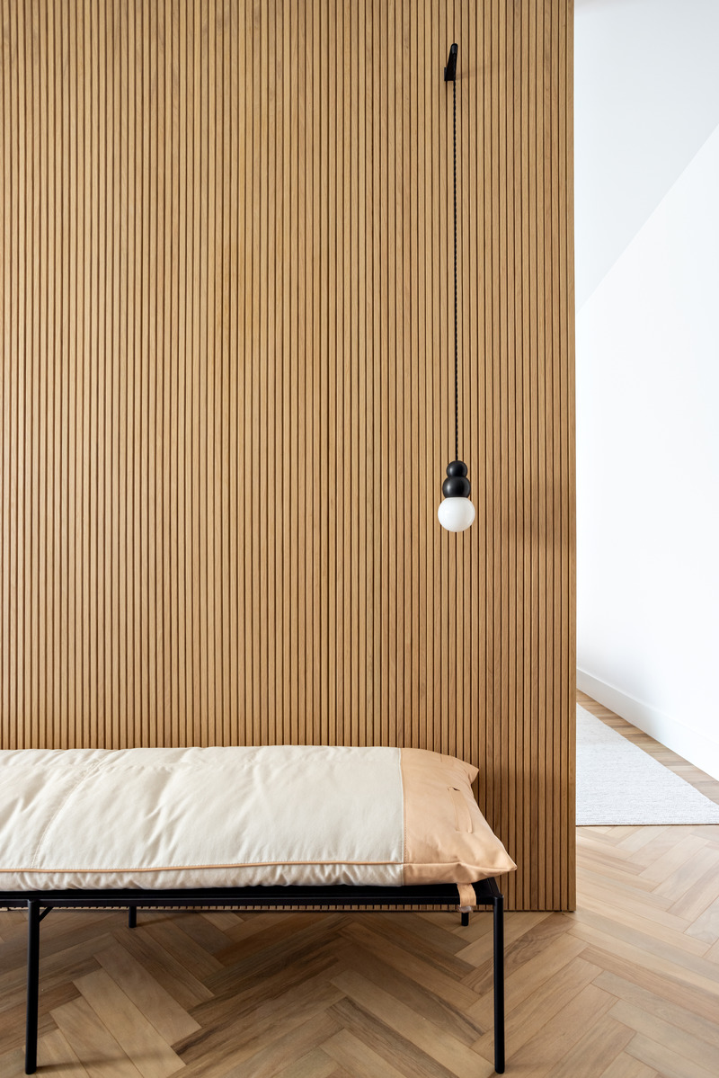 Dossier de presse | 3039-03 - Communiqué de presse | Gar Apartment - Coletivo Arquitetos - Design d’intérieur résidentiel - Master Bedroom  - Crédit photo : Fran Parente