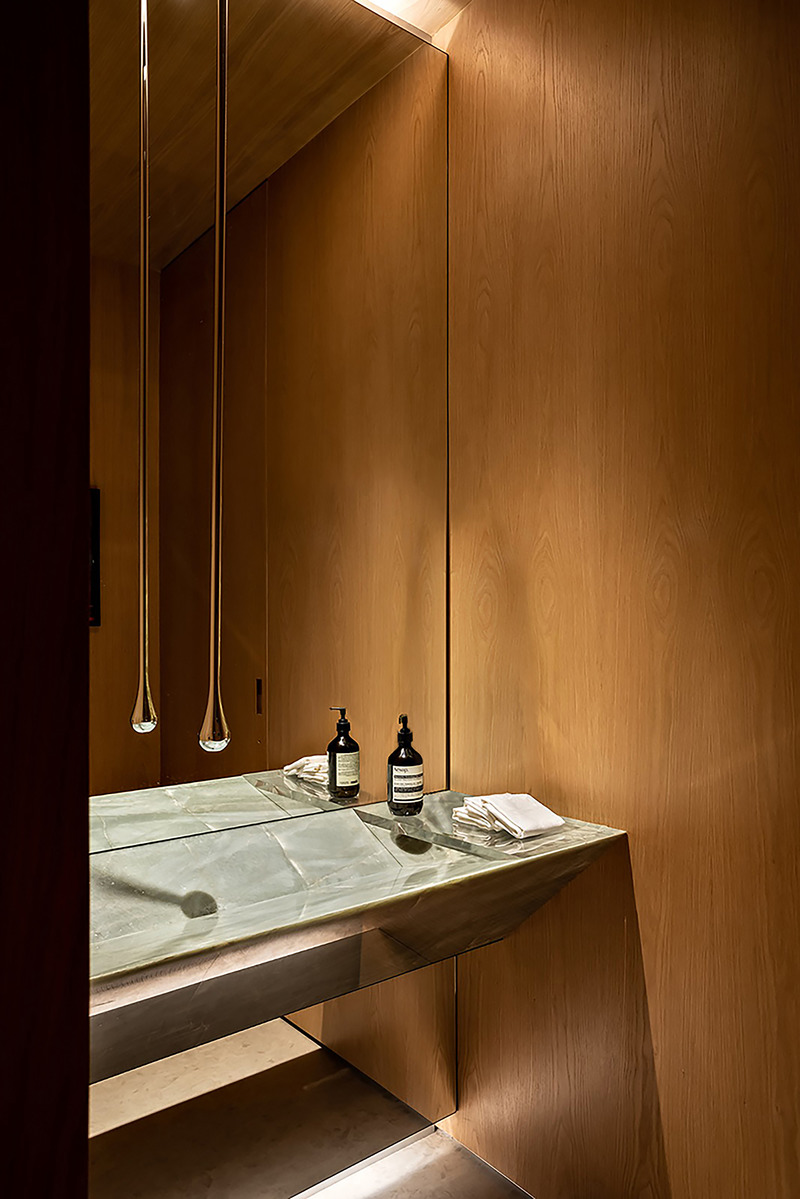 Dossier de presse | 3039-03 - Communiqué de presse | Gar Apartment - Coletivo Arquitetos - Design d’intérieur résidentiel - Powder Room  - Crédit photo : Fran Parente