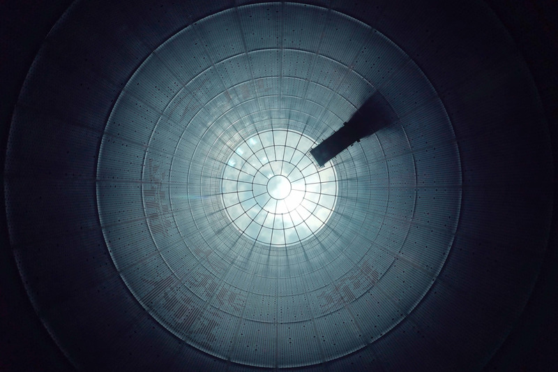 Dossier de presse | 6292-01 - Communiqué de presse | KRIS YAO | ARTECH Received 2022 Architizer A+ Firm Award – Best in Asia - KRIS YAO | ARTECH - Concours - Standing below the cylindrical atrium space of Cosmology Center Taiwan University, one feels immersed in the immensity of the cosmos. - Crédit photo : Yueh-Lun Tsai