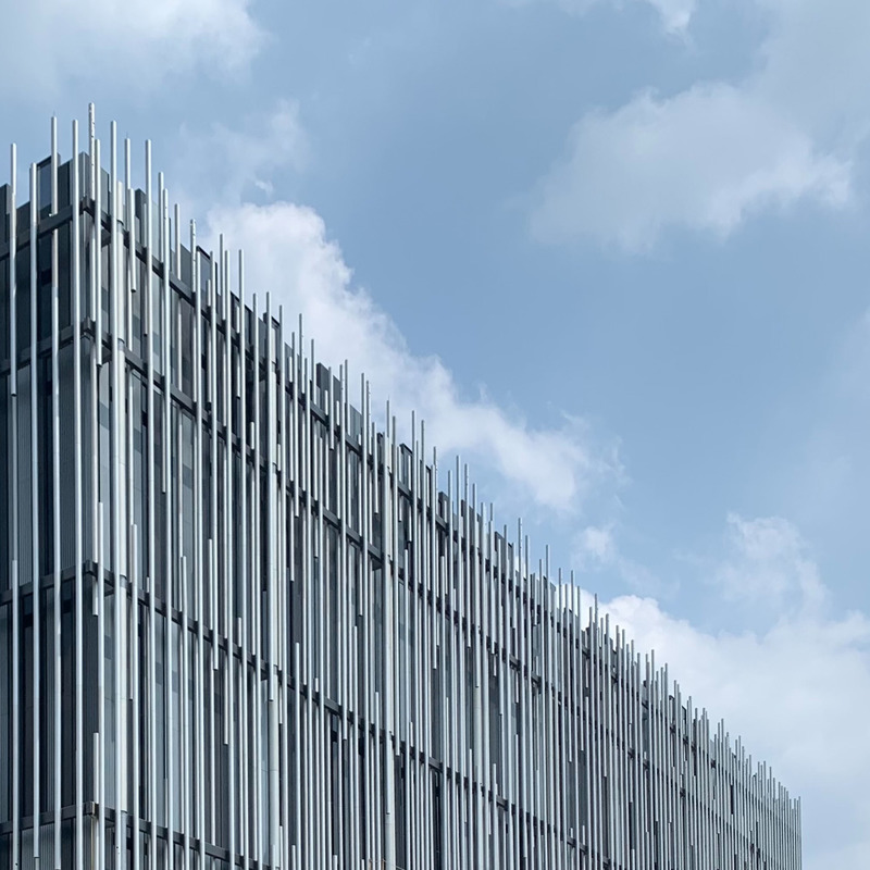 Dossier de presse | 6292-01 - Communiqué de presse | KRIS YAO | ARTECH Received 2022 Architizer A+ Firm Award – Best in Asia - KRIS YAO | ARTECH - Concours - The New Taipei City Art Museum is composed of numerous structural and non-structural vertical tubes. This linear elevation echoes the blurry reeds swaying in the wind, presenting an unpredictable and ever-changing visual illusion.<br style=""> - Crédit photo : KRIS YAO | ARTECH
