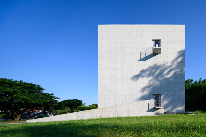 Dossier de presse | 6292-01 - Communiqué de presse | KRIS YAO | ARTECH Received 2022 Architizer A+ Firm Award – Best in Asia - KRIS YAO | ARTECH - Concours -  The simplicity of Han Po-teh Memorial Hall's geometric configuration follows the concept of 'a cube within a cube.'  - Crédit photo : Record the Truth