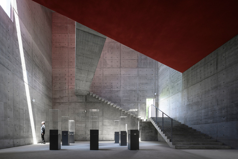 Dossier de presse | 6292-01 - Communiqué de presse | KRIS YAO | ARTECH Received 2022 Architizer A+ Firm Award – Best in Asia - KRIS YAO | ARTECH - Concours - Light and shadow interweaves in Han Po-teh Memorial Hall. - Crédit photo : Record the Truth