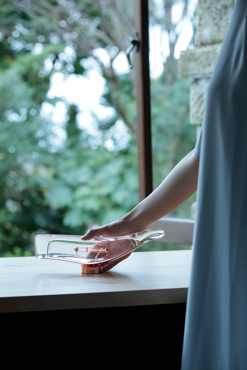 Press kit | 4232-13 - Press release | Yoshiki Matsuyama's New Portable Lamp, Designed for Ambientec, Evokes the Soft and Majestic Forms of a Whale - Ambientec - Lighting Design - Cachalot by Yoshiki Matsuyama for Ambientec - Photo credit: ph Yume Takakura