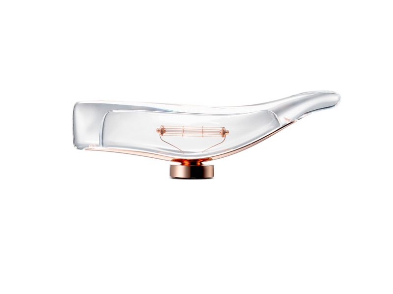 Press kit | 4232-13 - Press release | Yoshiki Matsuyama's New Portable Lamp, Designed for Ambientec, Evokes the Soft and Majestic Forms of a Whale - Ambientec - Lighting Design - Cachalot transparent - Photo credit: ph Hiroshi Iwasaki