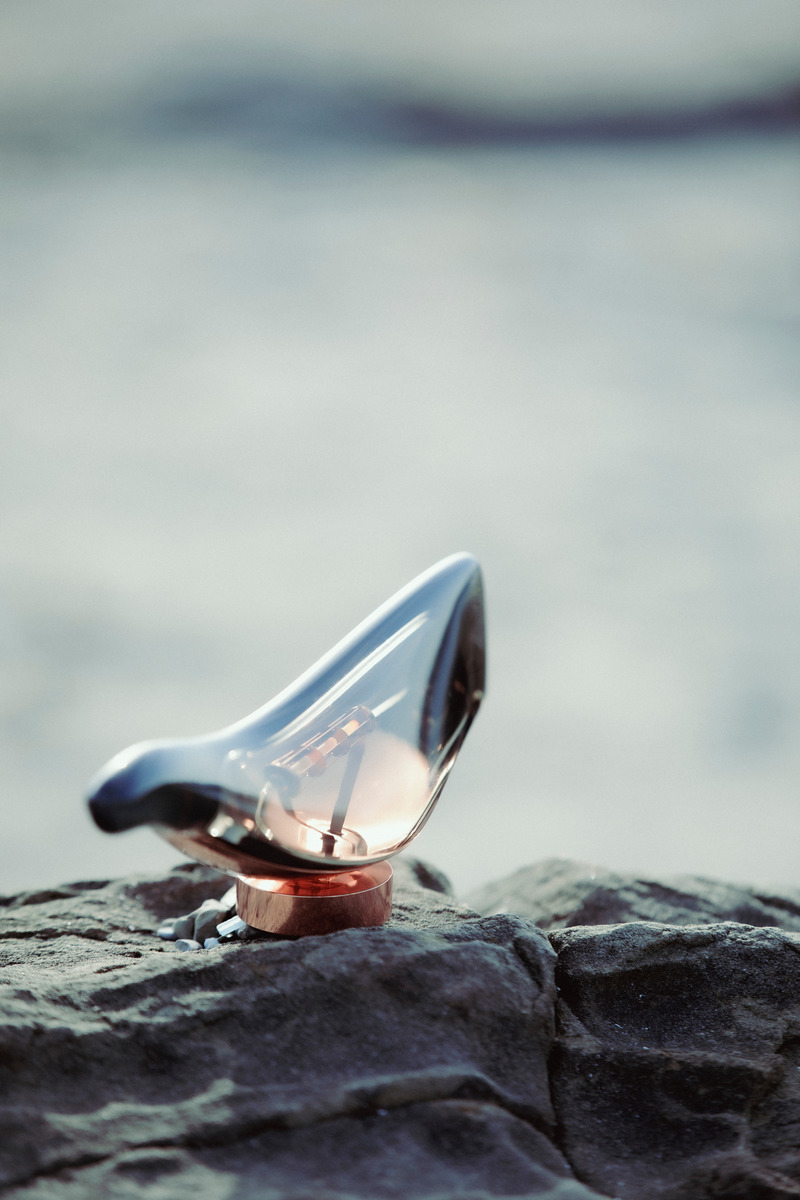 Press kit | 4232-13 - Press release | Yoshiki Matsuyama's New Portable Lamp, Designed for Ambientec, Evokes the Soft and Majestic Forms of a Whale - Ambientec - Lighting Design - Cachalot by Yoshiki Matsuyama for Ambientec - Photo credit: ph Yume Takakura