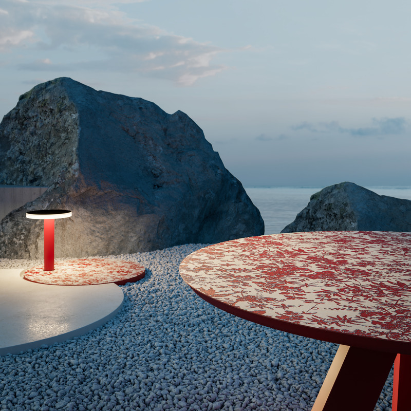 Dossier de presse | 4232-14 - Communiqué de presse | Voyage en Méditerranée avec les céramiques d’extérieur de TERZADIMENSIONE - TERZADIMENSIONE - Produit - Système modulaire composé d’un tapis Pas Japonais, d’une table et d’une lampe. Decor Foliage - Crédit photo : avec la permission de Terzadimensione