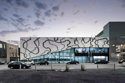 Dossier de presse | 756-03 - Communiqué de presse | Le 25 février, montez à bord des bus Architecture en lumière ! - Centre Canadien d’Architecture (CCA) - Évènement + Exposition - Agrandissement du centre sportif J.-C. Malêpart2633, rue Ontario Est, MontréalArchitecte : Saia Barbarese Topouzanov, architectes - Crédit photo : Thomas Lewandovski