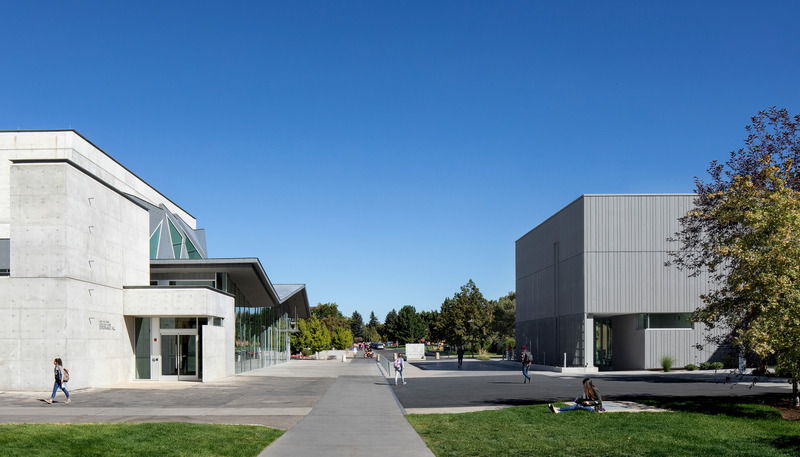 Press kit | 2757-31 - Press release | Sparano + Mooney Architecture Designs State-of-the-Art Buildings for Utah State University's Fine Arts Campus - Sparano + Mooney Architecture - Institutional Architecture - <p>Sparano + Mooney Architecture's ongoing work on the Utah State University campus has spanned seven years. The firm's prominent new addition to the NEHMA museum can be seen to the right.</p> - Photo credit: <p>Jeremy Bittermann</p>