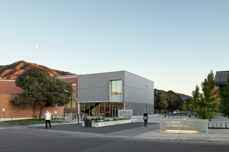 Press kit | 2757-31 - Press release | Sparano + Mooney Architecture Designs State-of-the-Art Buildings for Utah State University's Fine Arts Campus - Sparano + Mooney Architecture - Institutional Architecture - <p>NEHMA: By separating the perforated zinc screen from the building envelope at the entry level, the campus circulation flows directly into and through the museum.</p> - Photo credit: Jeremy Bittermann