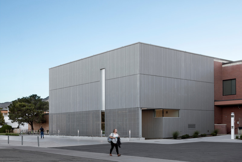 Press kit | 2757-31 - Press release | Sparano + Mooney Architecture Designs State-of-the-Art Buildings for Utah State University's Fine Arts Campus - Sparano + Mooney Architecture - Institutional Architecture - NEHMA: The 9,000 SF addition includes an entry, lobby, museum store, café, galleries, and art storage and curatorial components. - Photo credit: Jeremy Bittermann