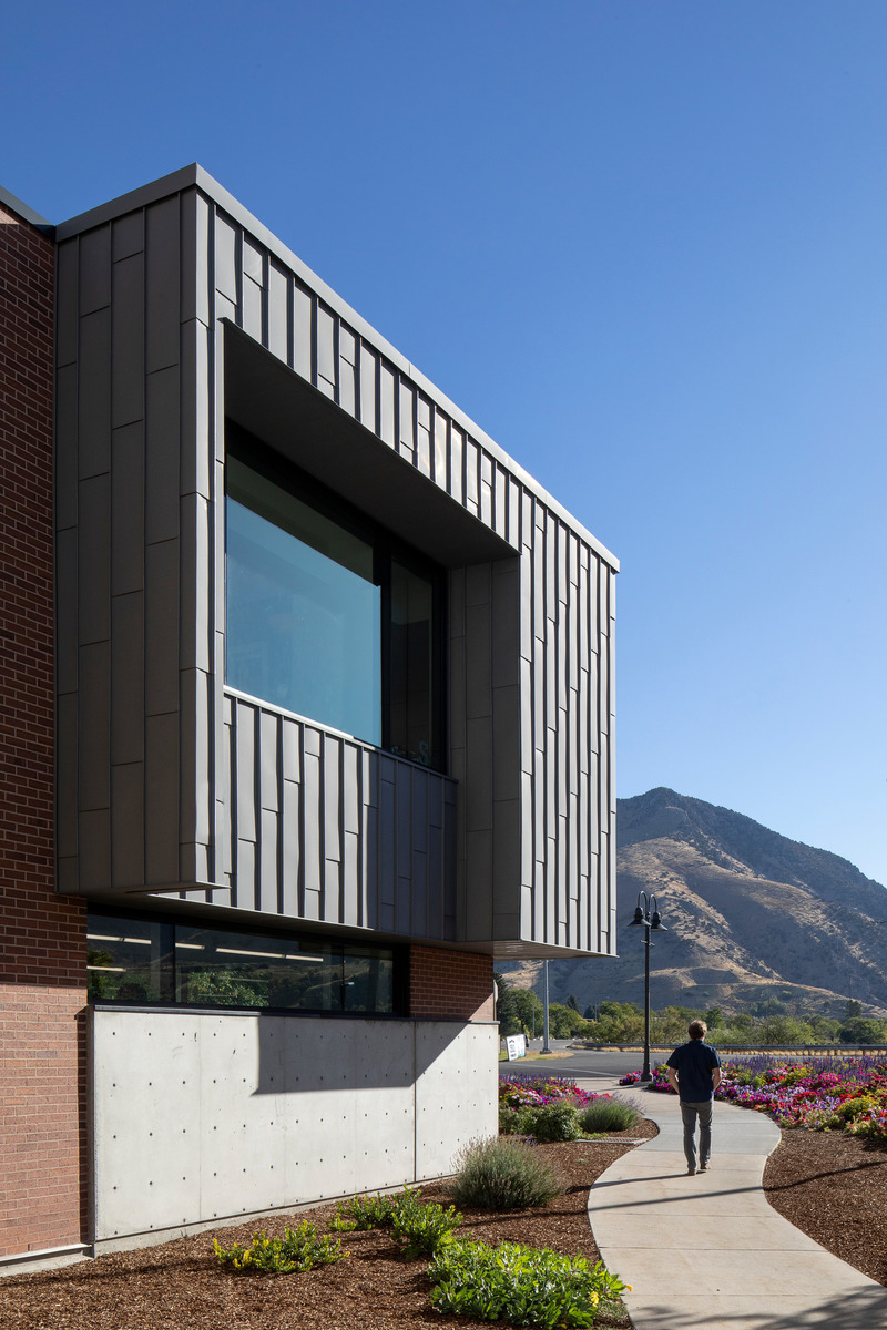Press kit | 2757-31 - Press release | Sparano + Mooney Architecture Designs State-of-the-Art Buildings for Utah State University's Fine Arts Campus - Sparano + Mooney Architecture - Institutional Architecture - Sid Perkes Theatrical Design Complex: The new 8,000 SF facility sits on an acre of campus property. - Photo credit: Jeremy Bittermann