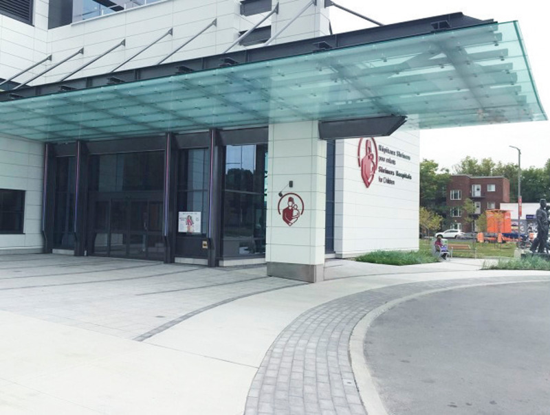 Press kit | 865-45 - Press release | CPA Structural Glass Joins The Structural Engineering Firm ELEMA experts-conseils - ELEMA experts-conseils - Commercial Architecture - <p>Glass Canopy – Shriners Hospital</p><p><br></p><p>Architect: André Ibghy</p> - Photo credit: CPA