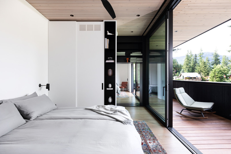 Dossier de presse | 2973-02 - Communiqué de presse | IDIBC Announces 2022 Awards of Excellence Recipients - Interior Designers Institute of British Columbia - Design d’intérieur commercial -  IDIBC Award of Merit: Josianne Berube RID IDIBC; Cedar Grove, Whistler BC; Residential Total Category  - Crédit photo : Ema Peter Photography
