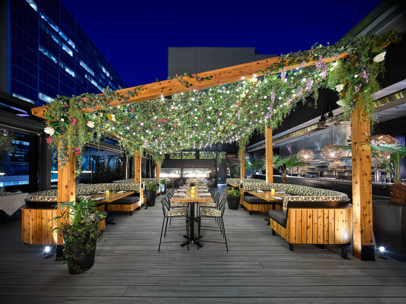 Dossier de presse | 2973-02 - Communiqué de presse | IDIBC Announces 2022 Awards of Excellence Recipients - Interior Designers Institute of British Columbia - Design d’intérieur commercial -   IDIBC Award of Merit: Monica Jeffers Mcleish RID IDIBC; THE ROOF at Black &amp; Blue, Vancouver BC; Food &amp; Beverage Category   - Crédit photo :  Martin Knowles Photo/Media 