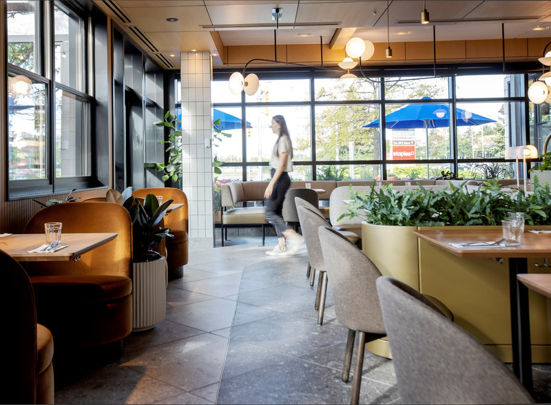 Dossier de presse | 2973-02 - Communiqué de presse | IDIBC Announces 2022 Awards of Excellence Recipients - Interior Designers Institute of British Columbia - Design d’intérieur commercial -  IDIBC Award of Excellence: Jennifer Hoffbeck RID IDIBC; Sherway, Toronto ON; Food &amp; Beverage Category  - Crédit photo :  Janis Nicolay Photography 