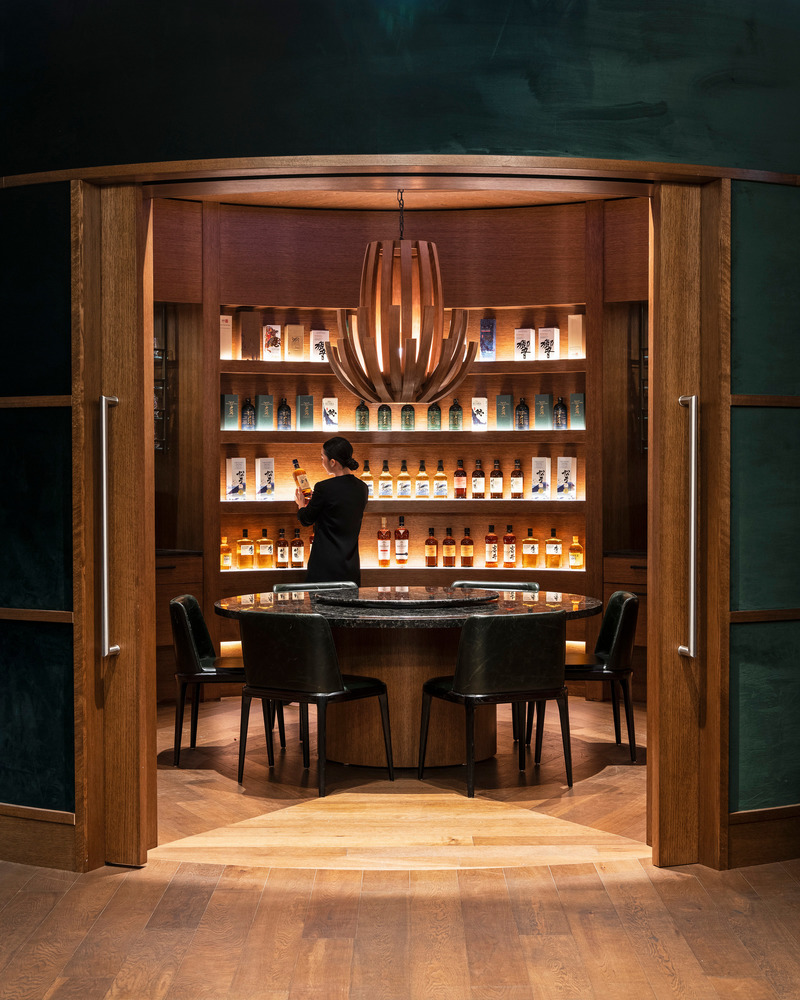 Dossier de presse | 2973-02 - Communiqué de presse | IDIBC Announces 2022 Awards of Excellence Recipients - Interior Designers Institute of British Columbia - Design d’intérieur commercial -  IDIBC Award of Merit: Jay Brooks RID IDIBC; CASK Whisky Vault, Richmond BC; Food &amp; Beverage Category  - Crédit photo :  Larry Goldstein Photography 