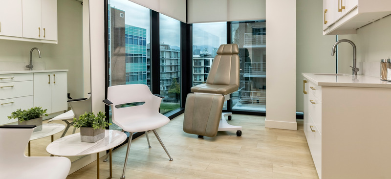 Dossier de presse | 2973-02 - Communiqué de presse | IDIBC Announces 2022 Awards of Excellence Recipients - Interior Designers Institute of British Columbia - Design d’intérieur commercial -  IDIBC Award of Merit: Jacqueline Brynjolfson RID IDIBC; Pacific Plastic Surgery, Vancouver BC; Healthcare &amp; Personal Service Facilities Category  - Crédit photo :  Jacqueline Brynjolfson 