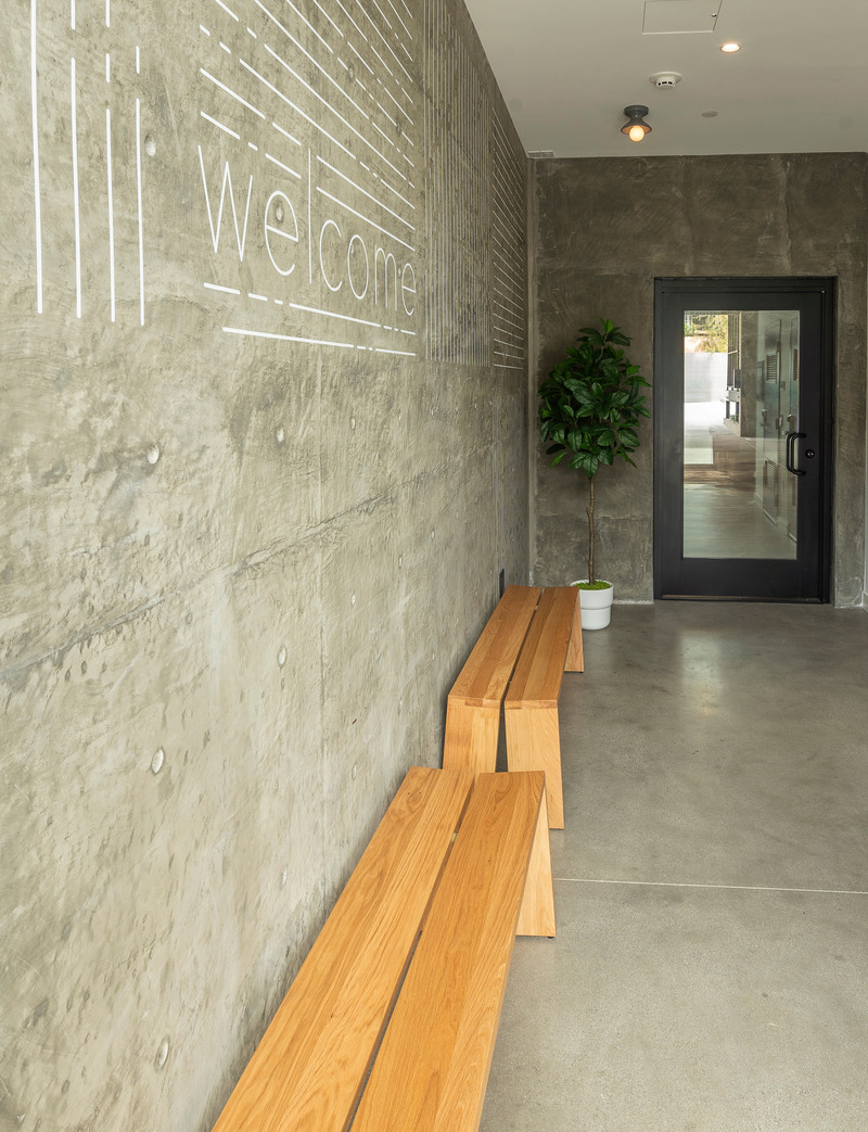 Dossier de presse | 5795-01 - Communiqué de presse | ANX’s Metric Hotel Leads Westlake Neighborhood Re-emergence From The Inside - ANX / Aaron Neubert Architects - Architecture commerciale - Lower Lobby - Crédit photo : Brian Thomas Jones